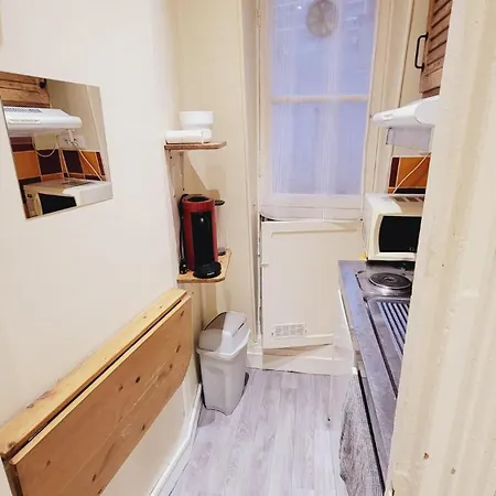 Appartement Charming In Paris-montmartre